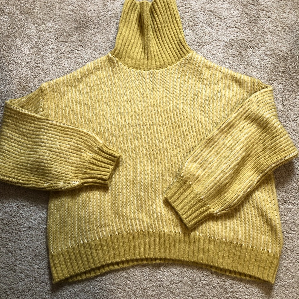 Women’s turtleneck sweater. Size L